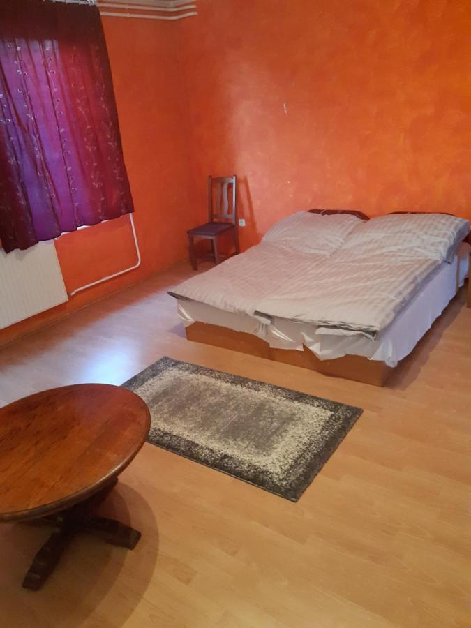 Gabor Pal 1 Apartman 1 Szoba Dunafoldvar Exterior photo