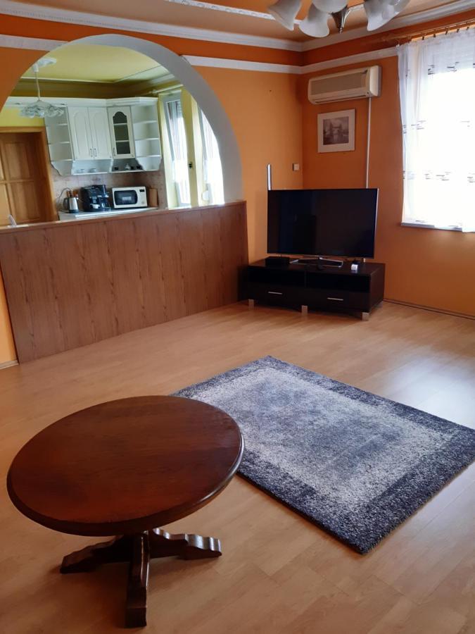 Gabor Pal 1 Apartman 1 Szoba Dunafoldvar Exterior photo